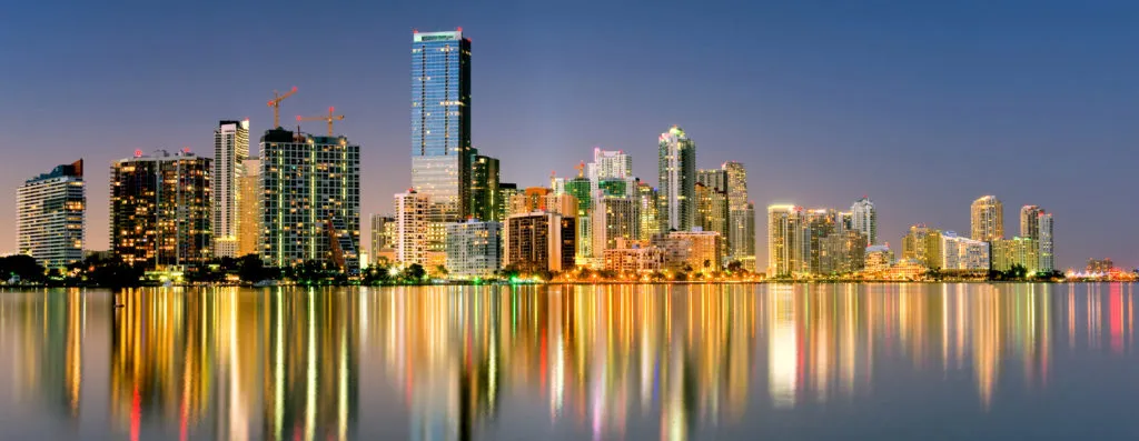 miami florida skyline 2009 102548779 4256x2832 1024x397 1